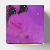 鮮やかな輝く黒と紫のインクのスプラッシュ フェイバーボックス (上部)