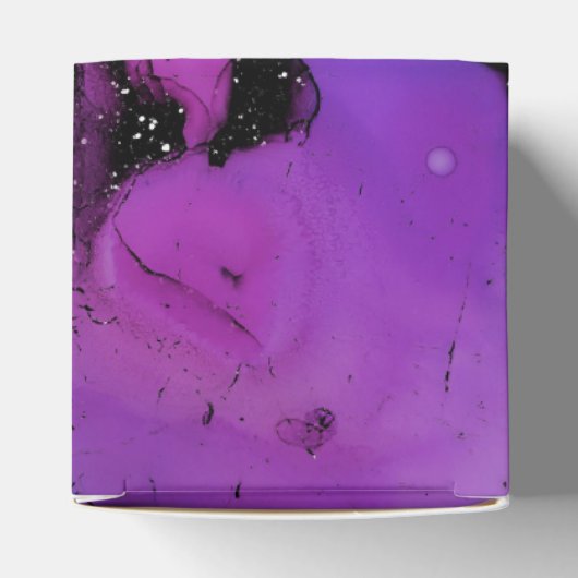 鮮やかな輝く黒と紫のインクのスプラッシュ フェイバーボックス (上部)