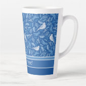 鮮やかな青と冬の白い鳥の花柄 カフェラテマグ (右)