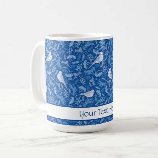 鮮やかな青と冬の白い鳥の花柄 コーヒーマグカップ (正面左)