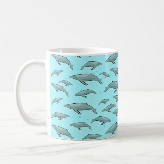 鮮やかな青の背景に青いクジラの模様 コーヒーマグカップ (左)