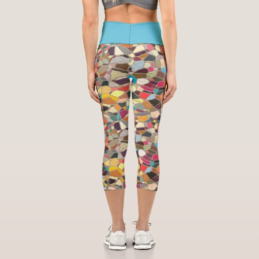 鮮やかな青ピンク黄色オレンジパープルモザイク カプリレギンス (裏面)