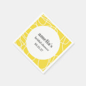 鮮やかな黄色の抽象的なラインアートが特徴のオーダーメイドのブライズシャワーパーティー スタンダードカクテルナプキン (角)