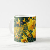 鮮やかな黄色の水仙の花のマグカップ コーヒーマグカップ (正面左)