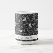 鮮やかな黒と冬の白の鳥花柄 コーヒーマグカップ (中央)