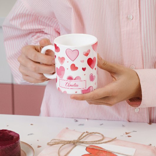 鮮やかハート |名前をカスタムする |バレンタインデー コーヒーマグカップ