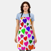鮮やか色数々のハートパターン エプロン (着用した状態)
