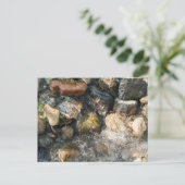 鯉のぼり状の石の上を流れる水 ポストカード (スタンド正面)