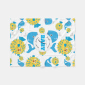 鯨とフグの漫画ベビーモノグラムパターン フリースブランケット (正面(横))