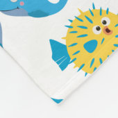 鯨とフグの漫画ベビーモノグラムパターン フリースブランケット (角)