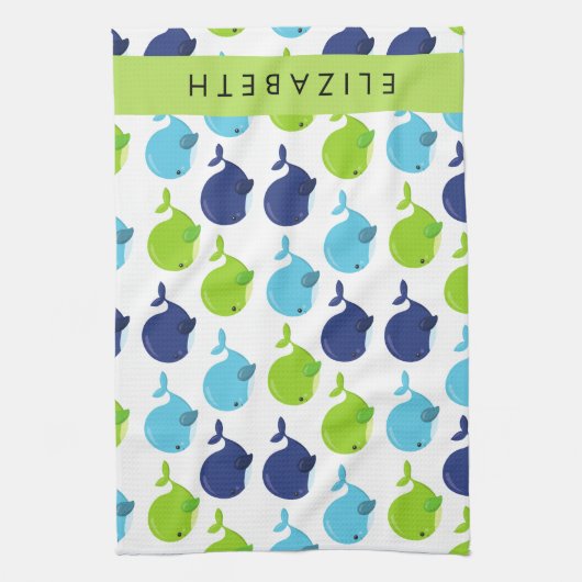 鯨の模様、かわいいクジラ、あなたの名前 キッチンタオル (縦)