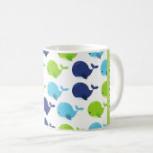 鯨の模様、かわいいクジラ、あなたの名前 コーヒーマグカップ (正面右)