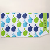 鯨の模様、かわいいクジラ、あなたの名前 ビーチタオル (正面)