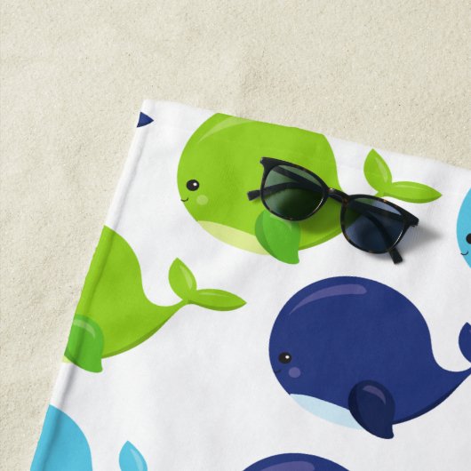 鯨の模様、かわいいクジラ、あなたの名前 ビーチタオル (インサイチュ)