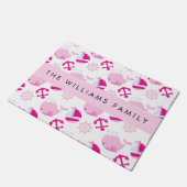 鯨の模様、ピンクの鯨、あなたの名前 ドアマット (アングル)