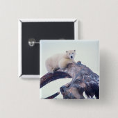 鯨の顎骨の上にホッキョクグマ 缶バッジ (正面&裏面)