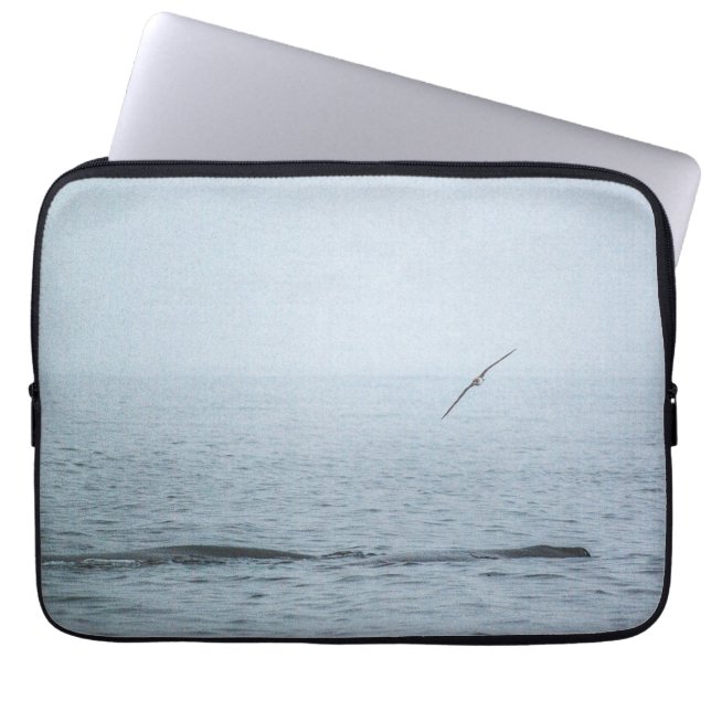 鯨を目覚めさせた鳥 ラップトップスリーブ (正面)