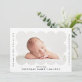 鱗状モダンのフォトフレーム誕生 案内状 (スタンド正面)