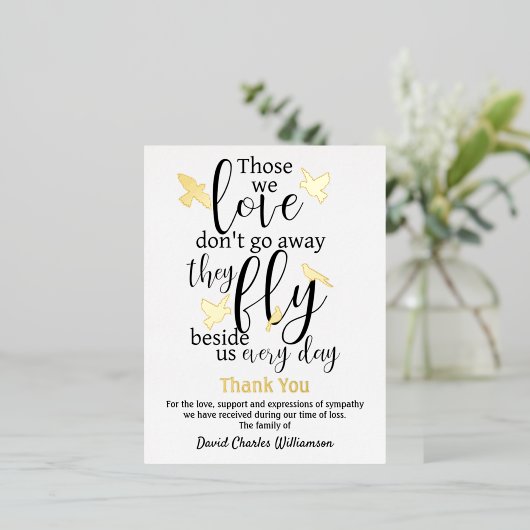 鳥ありがとう葬式は私たちの横を飛ぶ 箔招待状ポストカード (立ち正面)