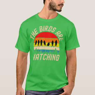 鳥がアメリカの鳥の群れを起こすのを見ている Tシャツ