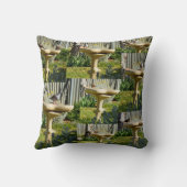 鳥が水浴びをしているクッション クッション (裏面)