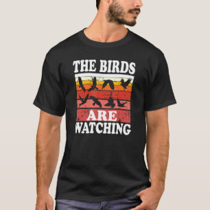 鳥が見ている鳥を愛する鳥の野鳥観察 Tシャツ
