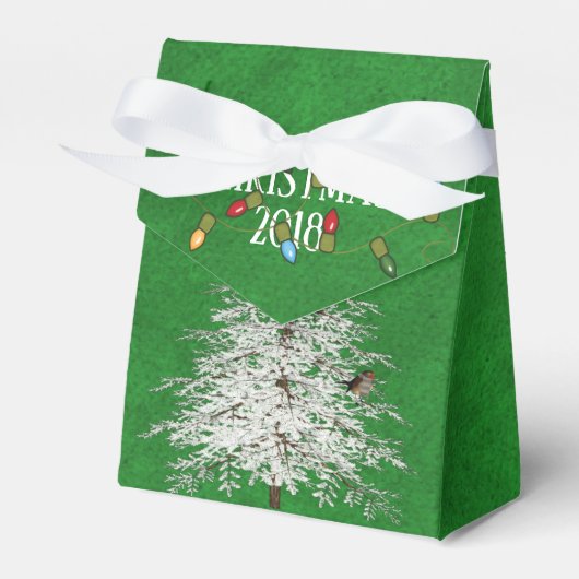 鳥とベルが飾られた白いクリスマスツリー フェイバーボックス (正面サイド)