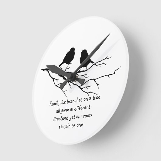 鳥と木のことわざの枝のような家族 ラウンド壁時計 (傾斜)