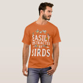 鳥に気を取られがちな女友達 Tシャツ (正面フル)