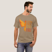 鳥に気を取られがち 鳥好きな人への面白いギフト 鳥学 Tシャツ (正面フル)