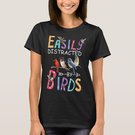 鳥に気を取られがち 鳥好きな人への面白いギフト Tシャツ (正面)