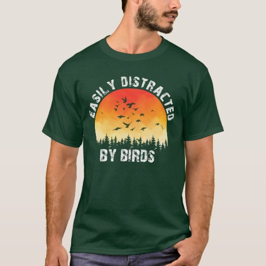 鳥に気を取られやすい 鳥好き ファミリーフレンド Tシャツ (正面)