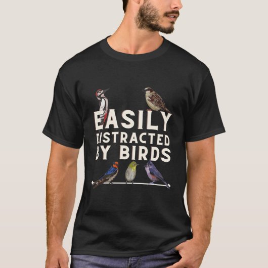 鳥に気を取られる 鳥 バードウォッチング Tシャツ (正面)