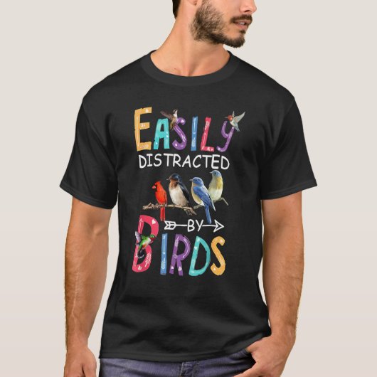 鳥に簡単に気を取られる インコ 鳥 Tシャツ (正面)