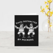 鳥のくちばしに簡単に気を取られる、鶏好き、面白い カード (黄色い花)