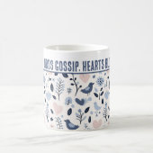 鳥のパーソナライズされたゴシップが咲くハート コーヒーマグカップ (中央)