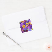 鳥の入った水浴びに浮かぶパンジーの花と露 スクエアシール (封筒)