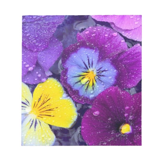 鳥の入浴剤に浮かぶパンジーの花と露 ノートパッド (正面)