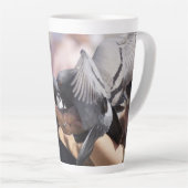 鳥の愛人カラフルのためのハトの鳥の羽の写真 カフェラテマグ (右アングル)