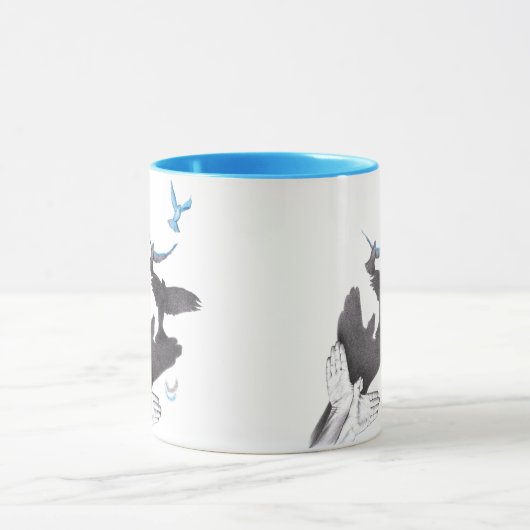 鳥の手飛んでいるの影の幻影の超現実的なエレガント幻想 マグカップ (中央)