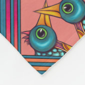 鳥の生き物がビークスを渡る フリースブランケット (角)