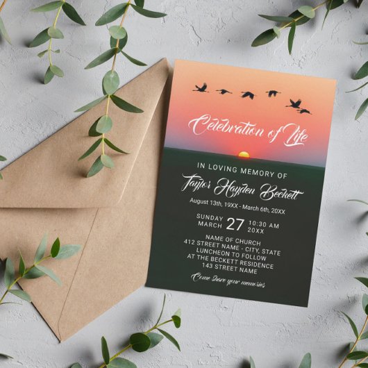 鳥の群れの日の出での生活お祝い 招待状