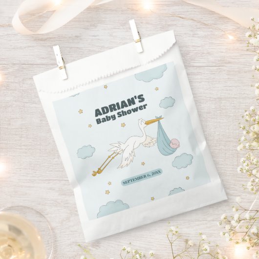 鳥の運かわいい子ボーイ招待状 フェイバーバッグ (クリップ留めされた状態)
