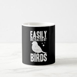 鳥の鳥が恋人を見て簡単に気を散らす コーヒーマグカップ
