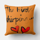 鳥の鳴き声 – オレンジ色の黒い赤 クッション (裏面)