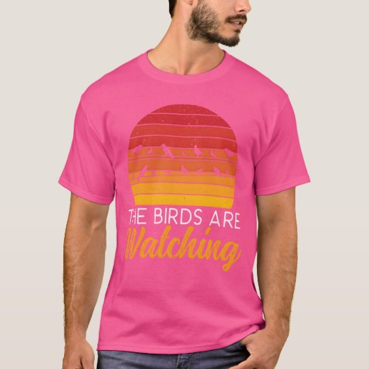 鳥は見ている 鳥の陰謀論 レトロ Tシャツ (正面)