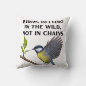 鳥は鎖ではなく、自然の中で自由に生きるべき – 野生の世界 クッション (裏面)
