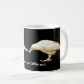 鳥を愛する人のための希少な白(leucystic)のカラス コーヒーマグカップ (正面右)