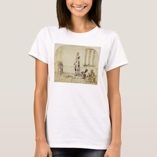鳥キャッチャー、デリー、第19 cenの低いカーストHindus Tシャツ (正面)