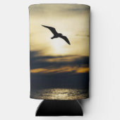 鳥シルエ飛んでいるットサンセットパーソナライズされた スリム缶クーラー (裏面)